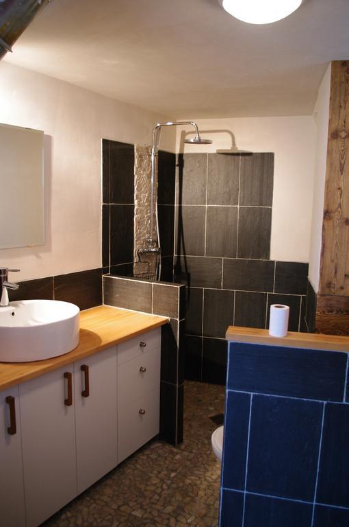 Appartement Dans Chalet De Montagne Bozel Værelse billede