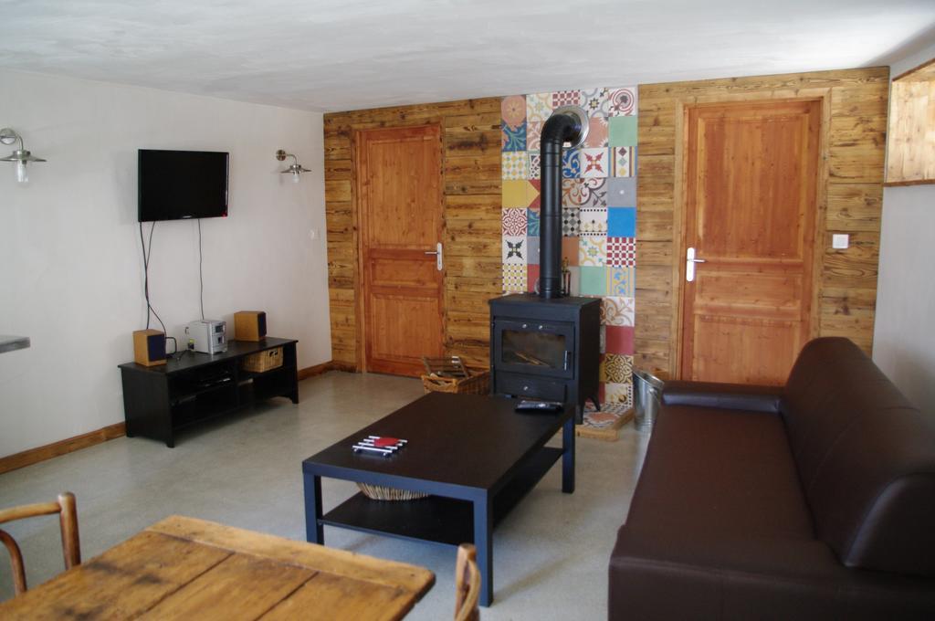 Appartement Dans Chalet De Montagne Bozel Værelse billede